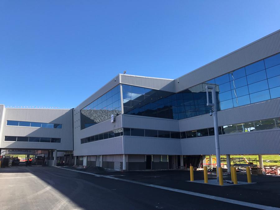 Pier B extension at Auckland Airport with glazed upper level